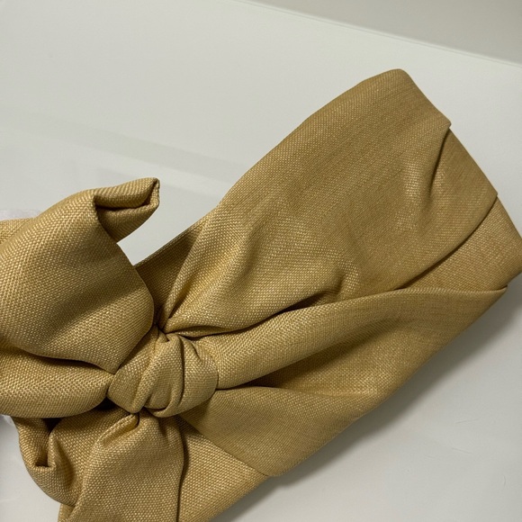 Vintage Valentino Garavani Bow Clutch - Picture 11 of 14